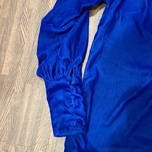 Asos cobalt blue velvet tunic with plunging V front . And back opening. SZ 6 - Picture 2 of 4